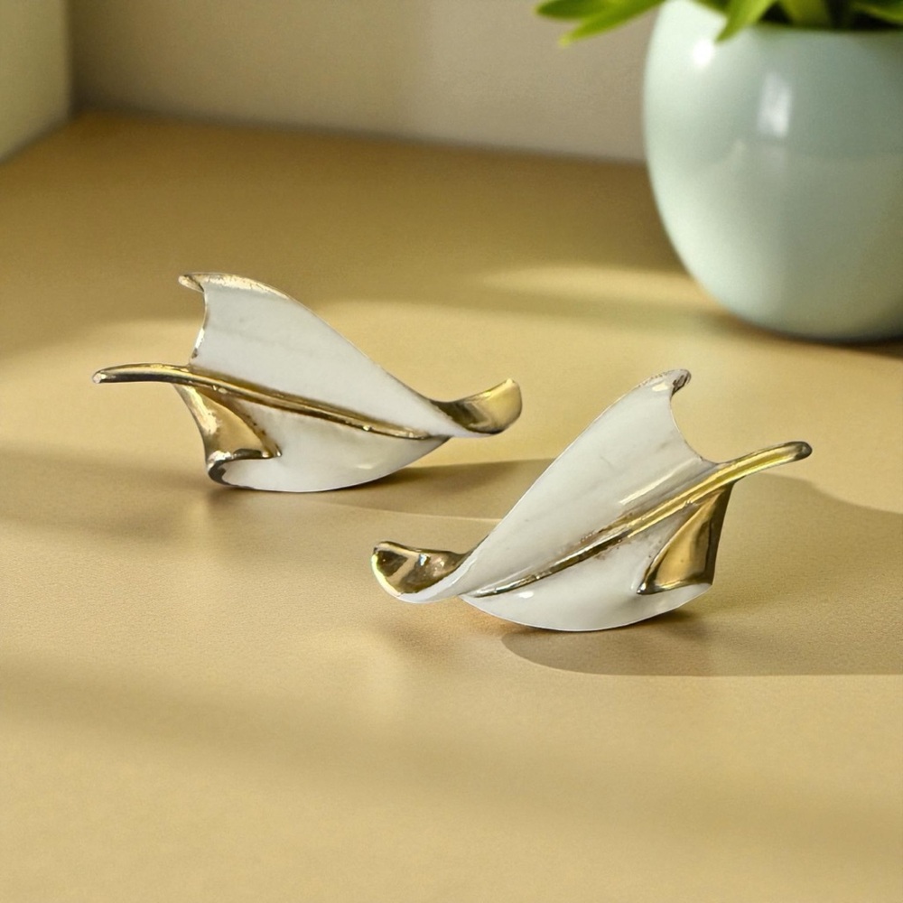 Chic White and Gold Mid-Century Modernist Clip Earrings